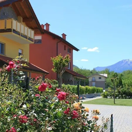 Apartmán Rose Rossa Roselina Terrassen Og Colico