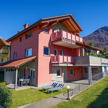 Rose Rossa Roselina Terrassen Og * Colico